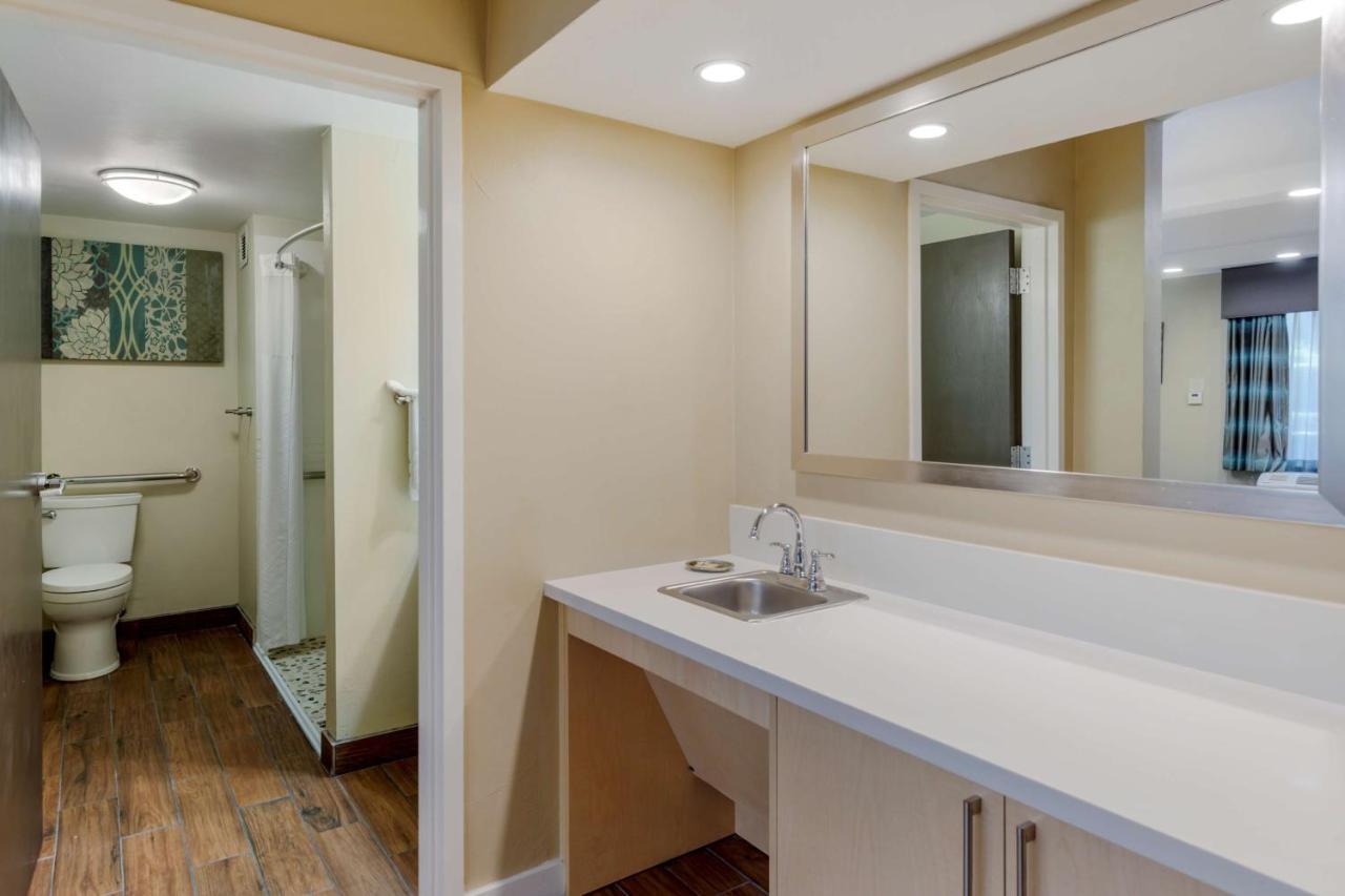 Best Western Plus South Coast Inn Goleta Exterior photo