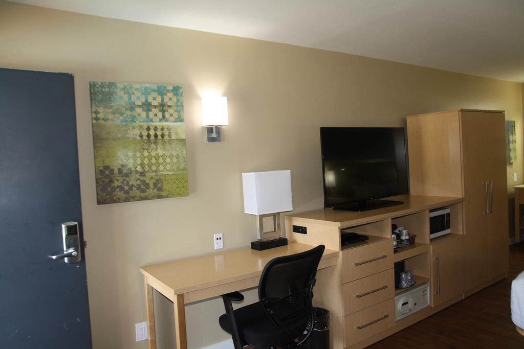 Best Western Plus South Coast Inn Goleta Room photo